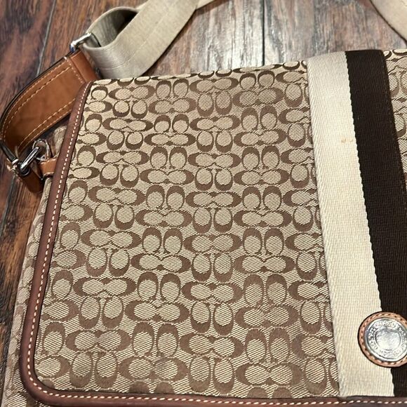 Coach Voyage Signature Messenger Bag in GUC signature jacquard fabric - Picture 2 of 16